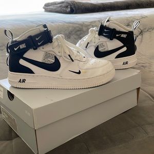 limited edition Like new mid lv8 air forces
